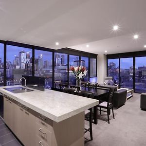 Deluxe Three-Bedroom Apartment Harbour View Two Bathrooms